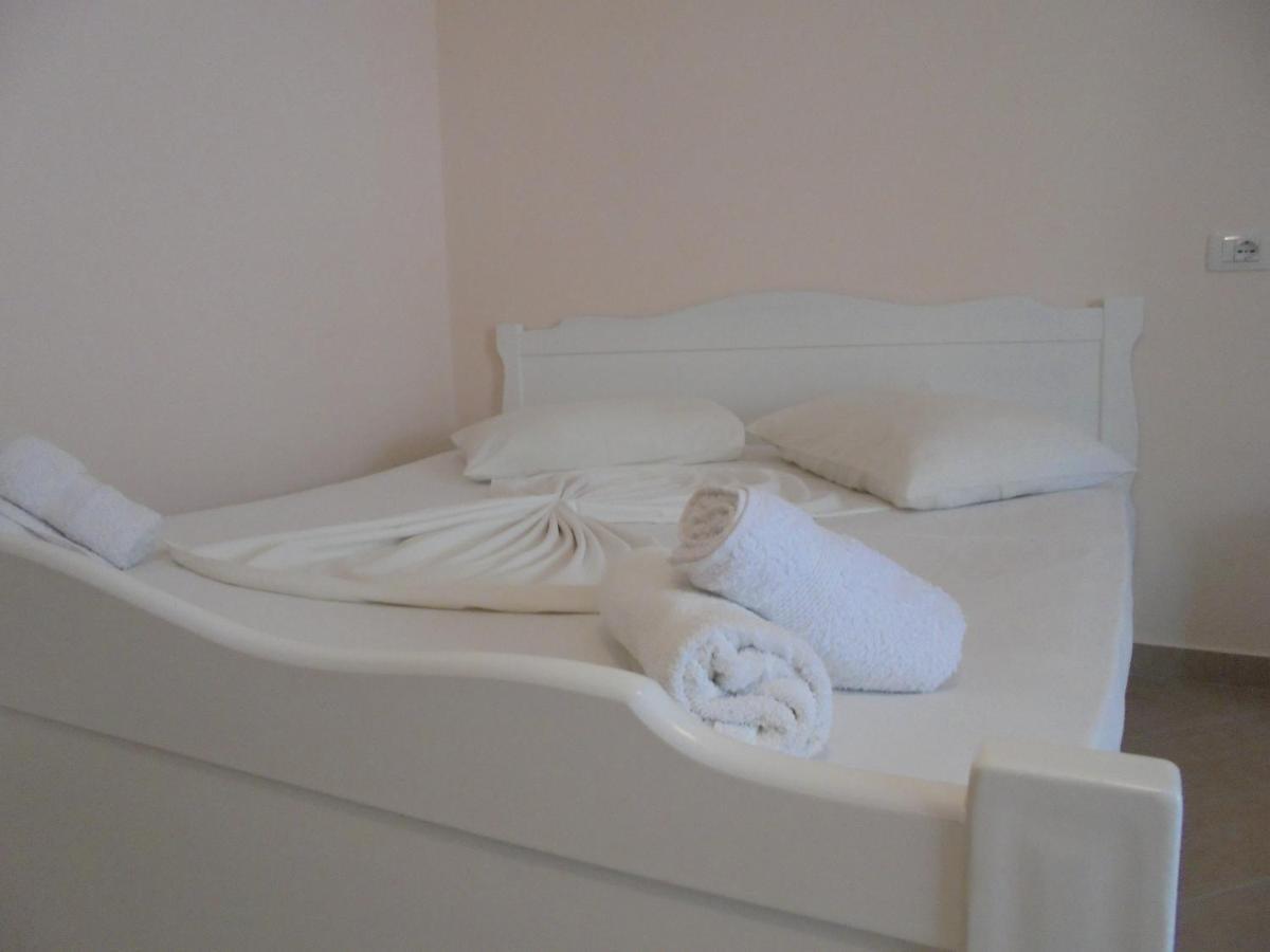 Zacaj Hotel Ksamil Esterno foto